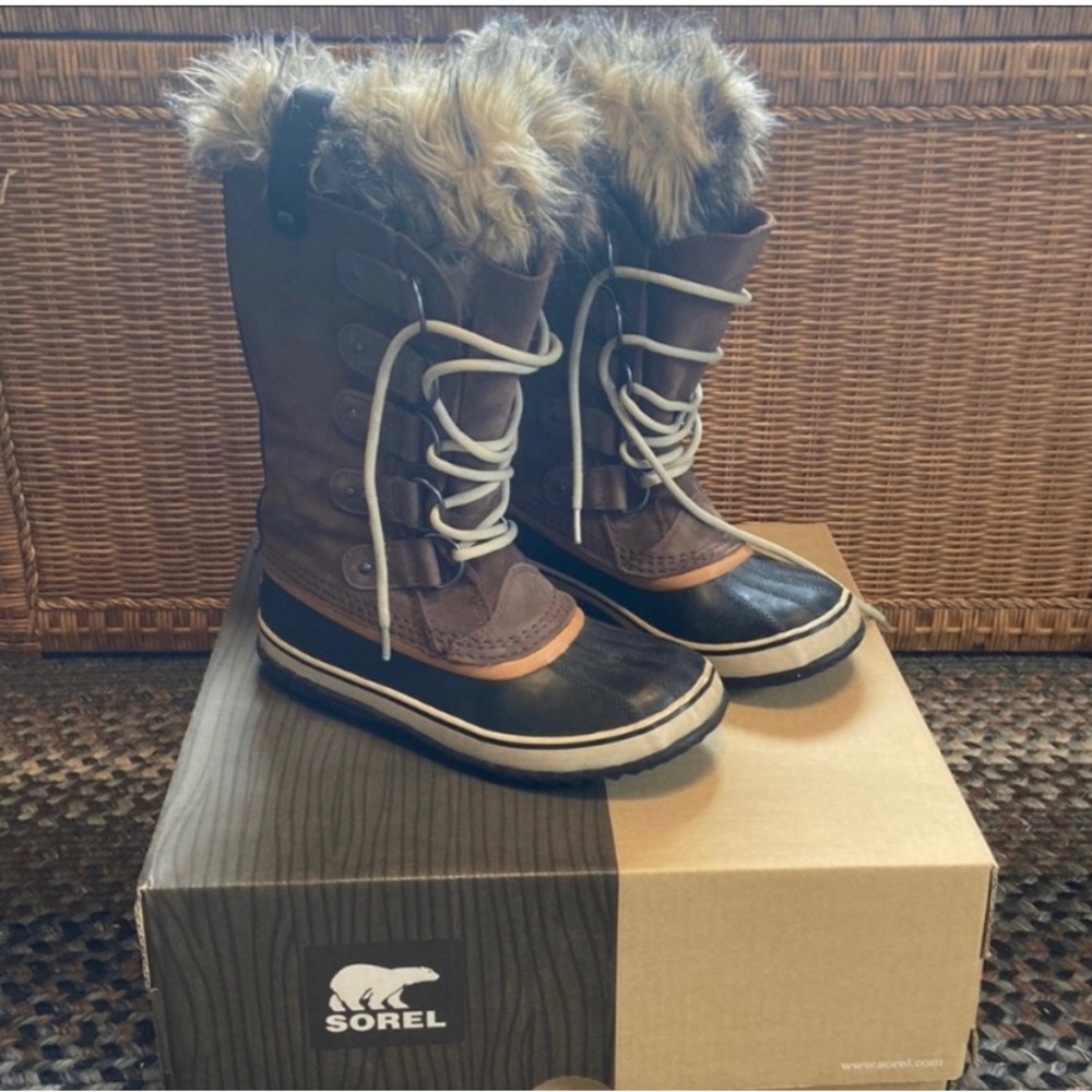 Sorel Joan of Arctic Boots size 8